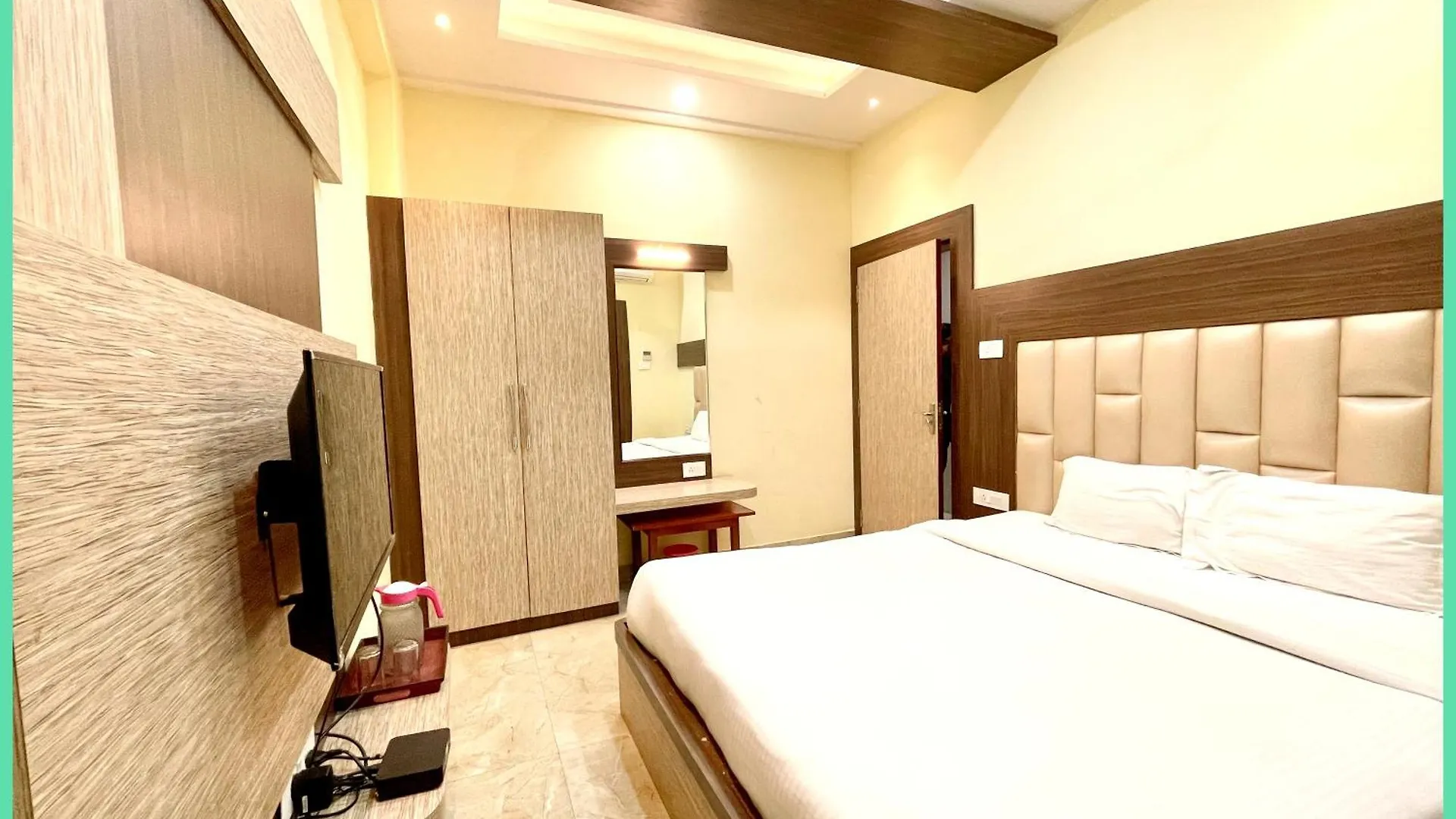 Hotel Nandini Palace ! Varanasi ! ! Fully-Air-Conditioned-Hotel Family-Friendly-Hotel, Near-Kashi-Vishwanath-Temple And Ganga Ghat