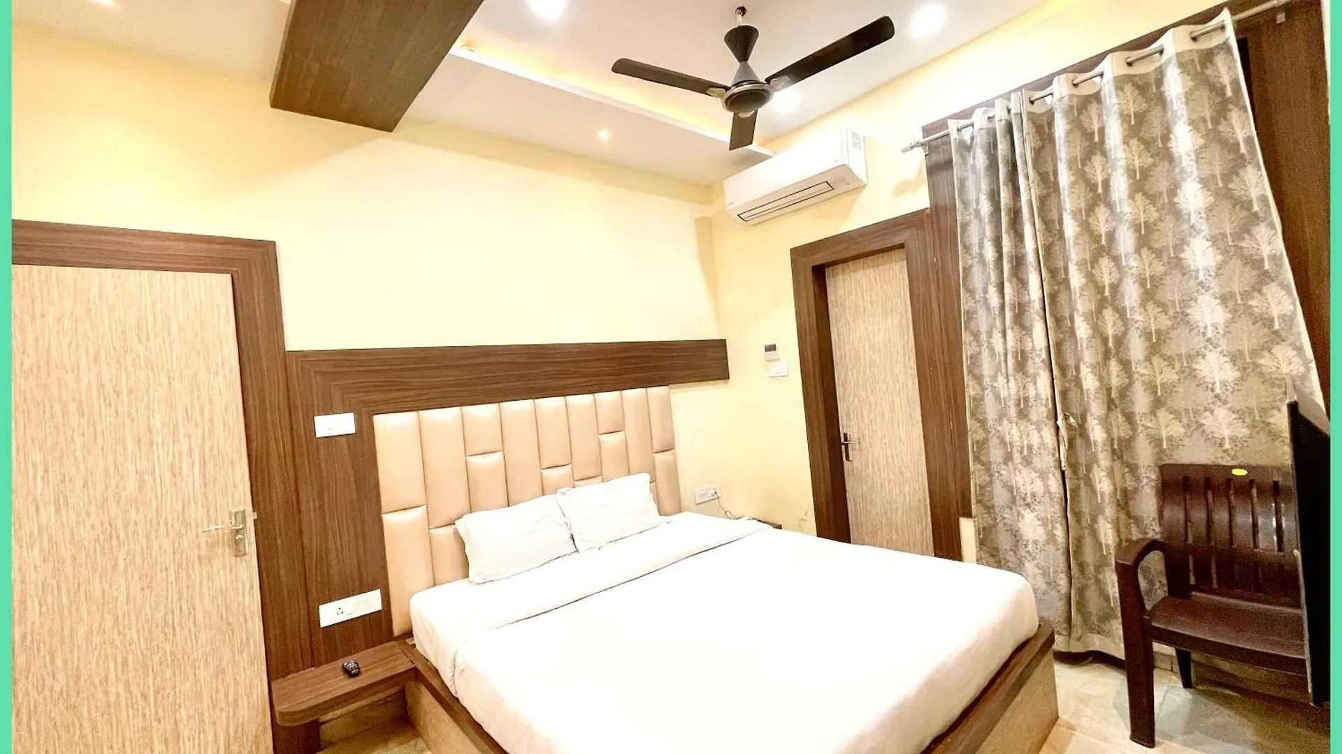 Hotel Nandini Palace ! Varanasi ! ! Fully-Air-Conditioned-Hotel Family-Friendly-Hotel, Near-Kashi-Vishwanath-Temple And Ganga Ghat
