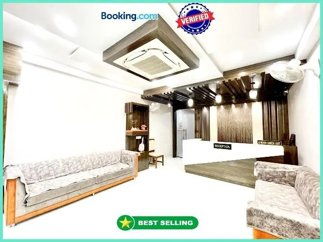 Hotel Nandini Palace ! Varanasi ! ! Fully-Air-Conditioned-Hotel Family-Friendly-Hotel, Near-Kashi-Vishwanath-Temple And Ganga Ghat 4*,