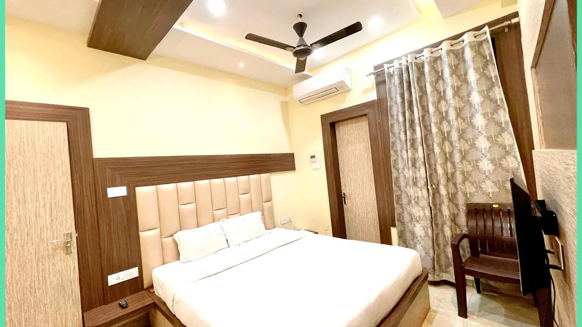 Hotel Nandini Palace ! Varanasi ! ! Fully-Air-Conditioned-Hotel Family-Friendly-Hotel, Near-Kashi-Vishwanath-Temple And Ganga Ghat