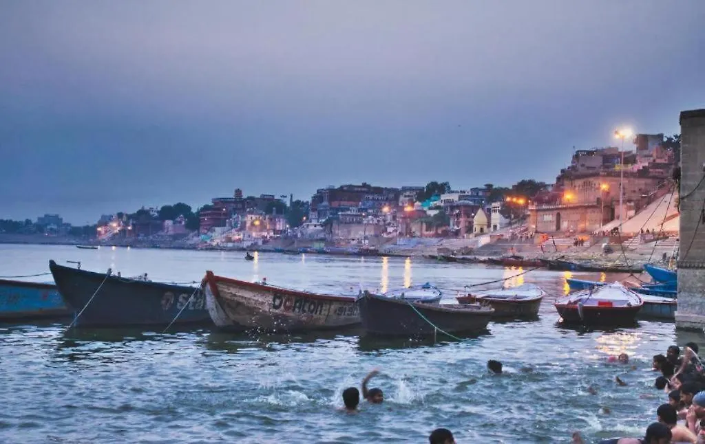 Hotel Nandini Palace ! Varanasi ! ! Fully-Air-Conditioned-Hotel Family-Friendly-Hotel, Near-Kashi-Vishwanath-Temple And Ganga Ghat 4*,  인도
